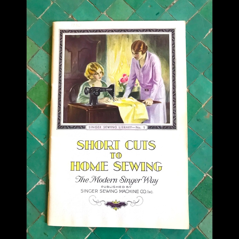 Vintage 1920s Singer Sewing Mschine booklet, very clean!